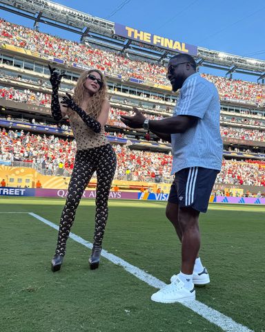 Shakira and Kevin Hart