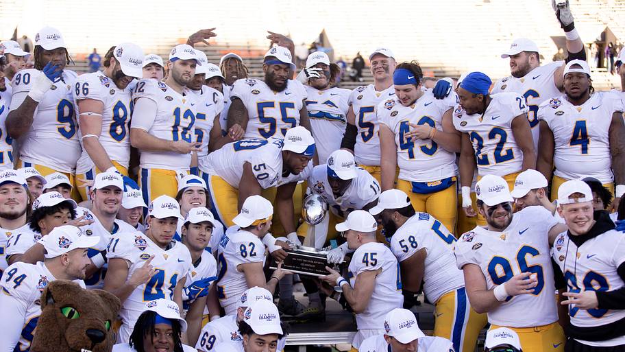 Pittsburgh celebrates its 2022 Sun Bowl victory.