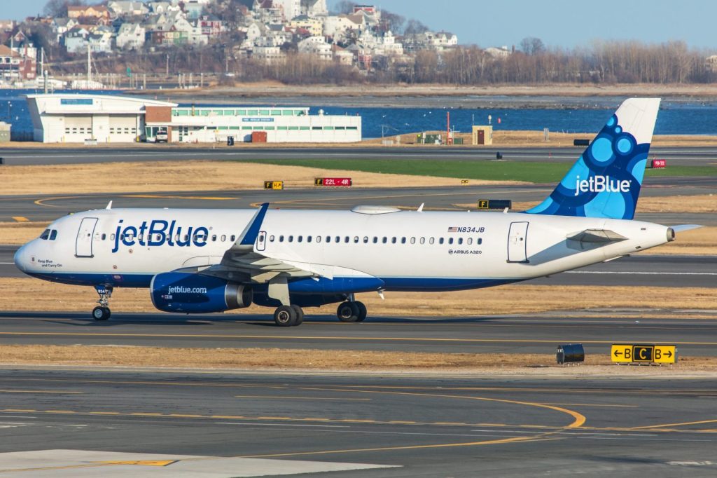 JetBlue wins auction for Spirit's slots at LaGuardia