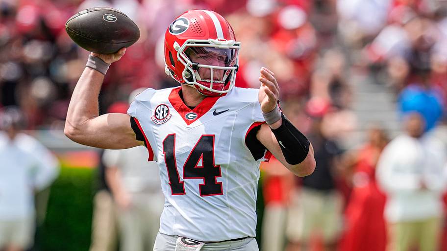 Georgia Bulldogs quarterback Gunner Stockton (14) passes the ball during the Georgia Spring football game