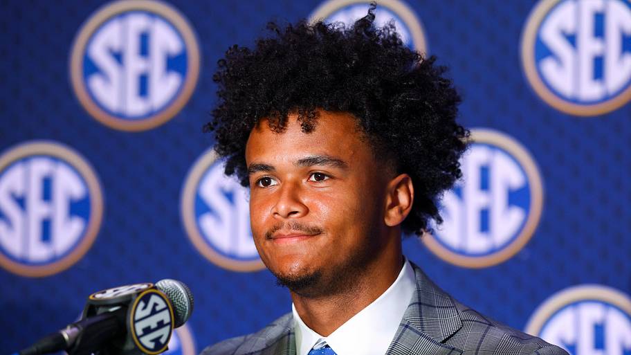 Ty Bryant speaks on the leadership of Kentucky QB Kenny Minchey