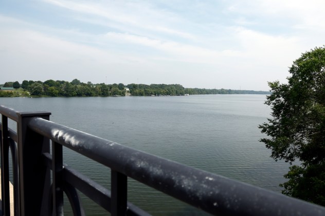 5 dead after rescue attempts in fast-moving Ohio river