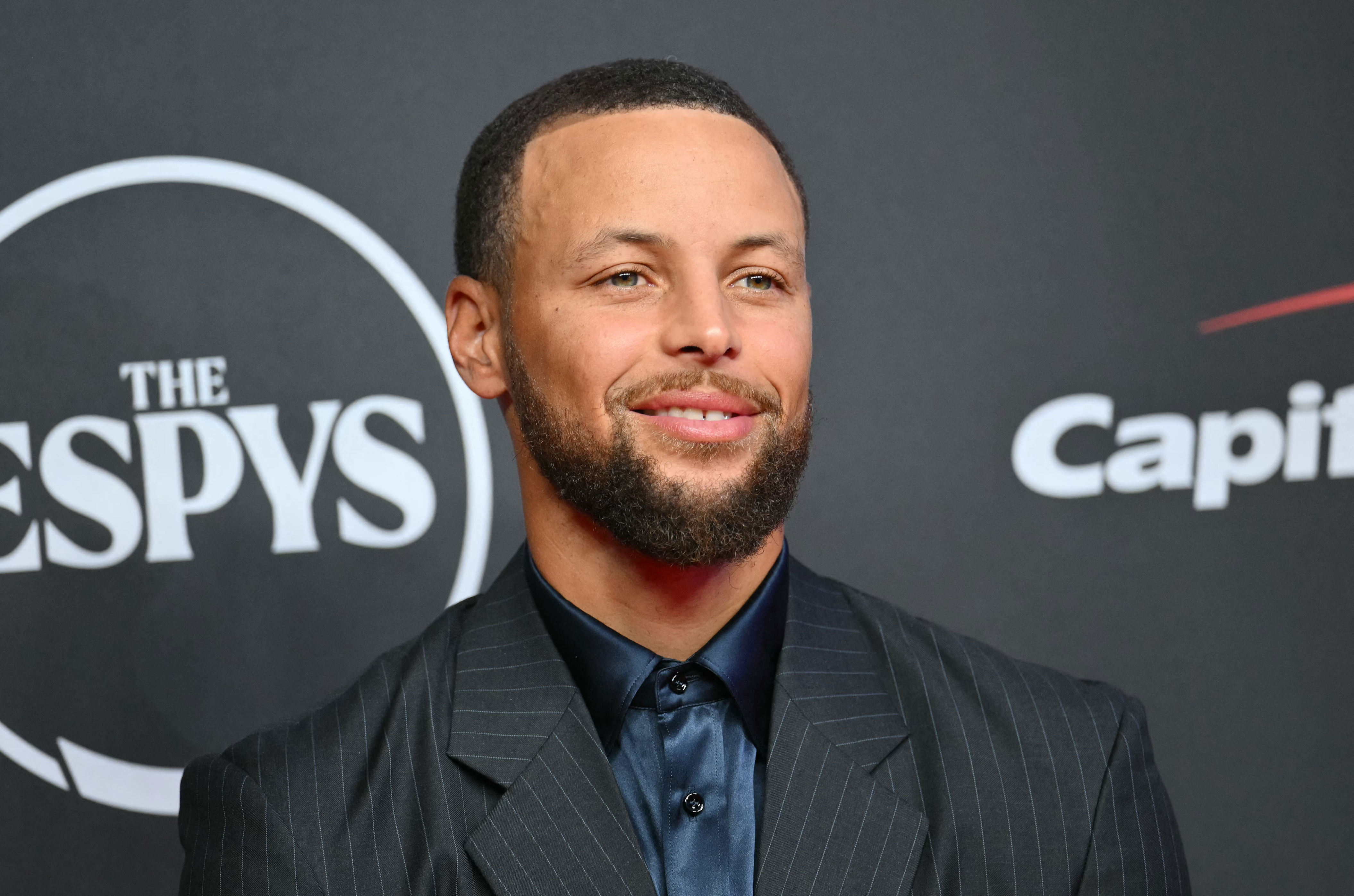 Stephen Curry becomes first current player to receive exhibit at the Naismith Basketball Hall of Fame
