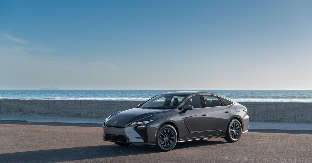 2026 Lexus ES video: Electric powertrains, huge interior & specs