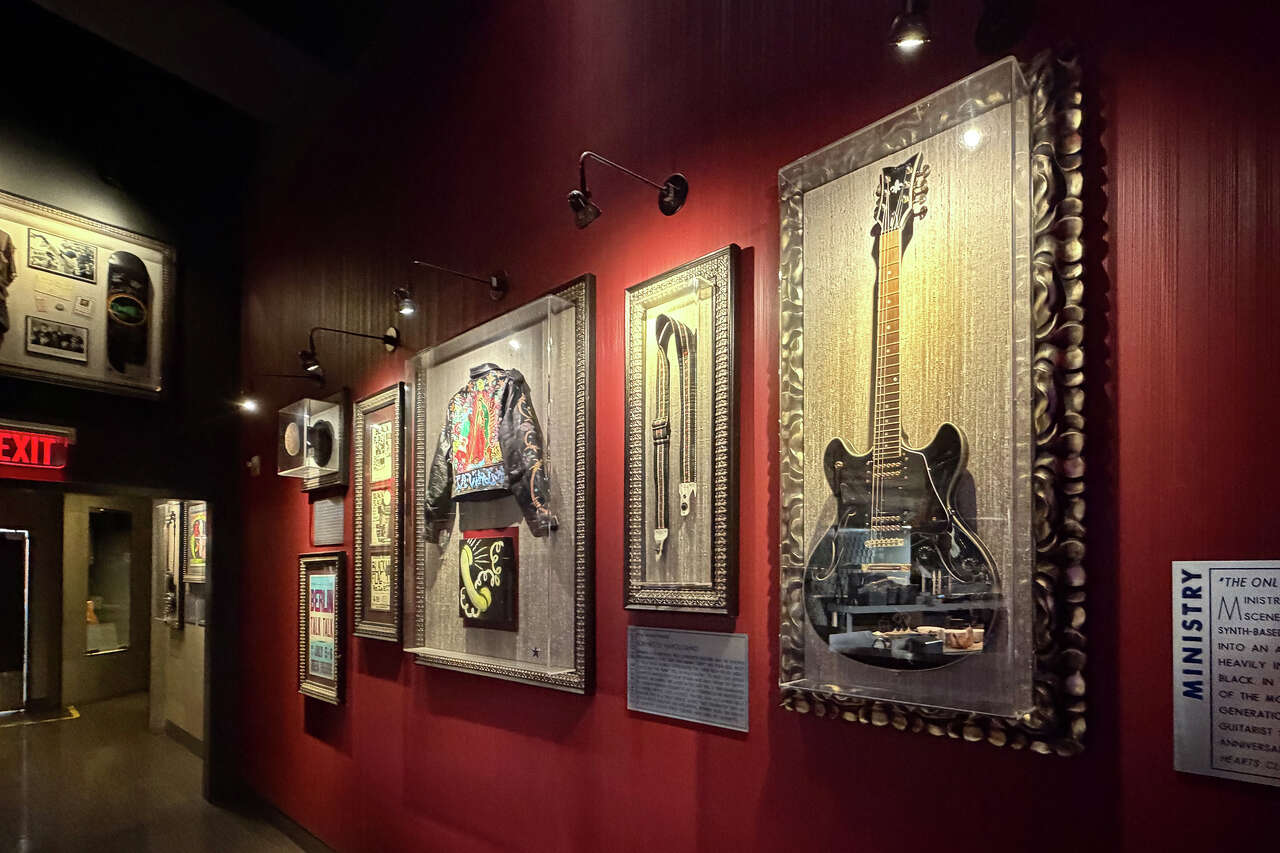 A grim night at LA's last Hard Rock Cafe, where music memories go to die