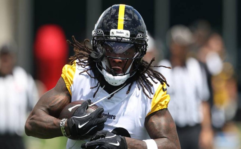 Steelers have fascinating risk to take with polarizing 2nd-year RB Kaleb Johnson