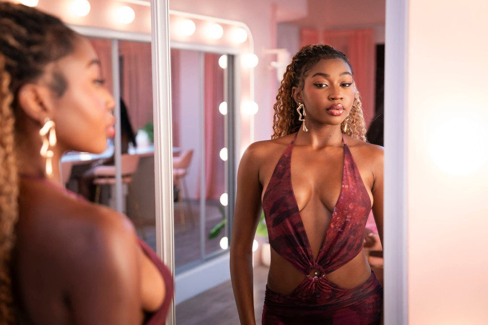 'Love Island's Amora Reveals She's Bisexual After Lesbian Rumor