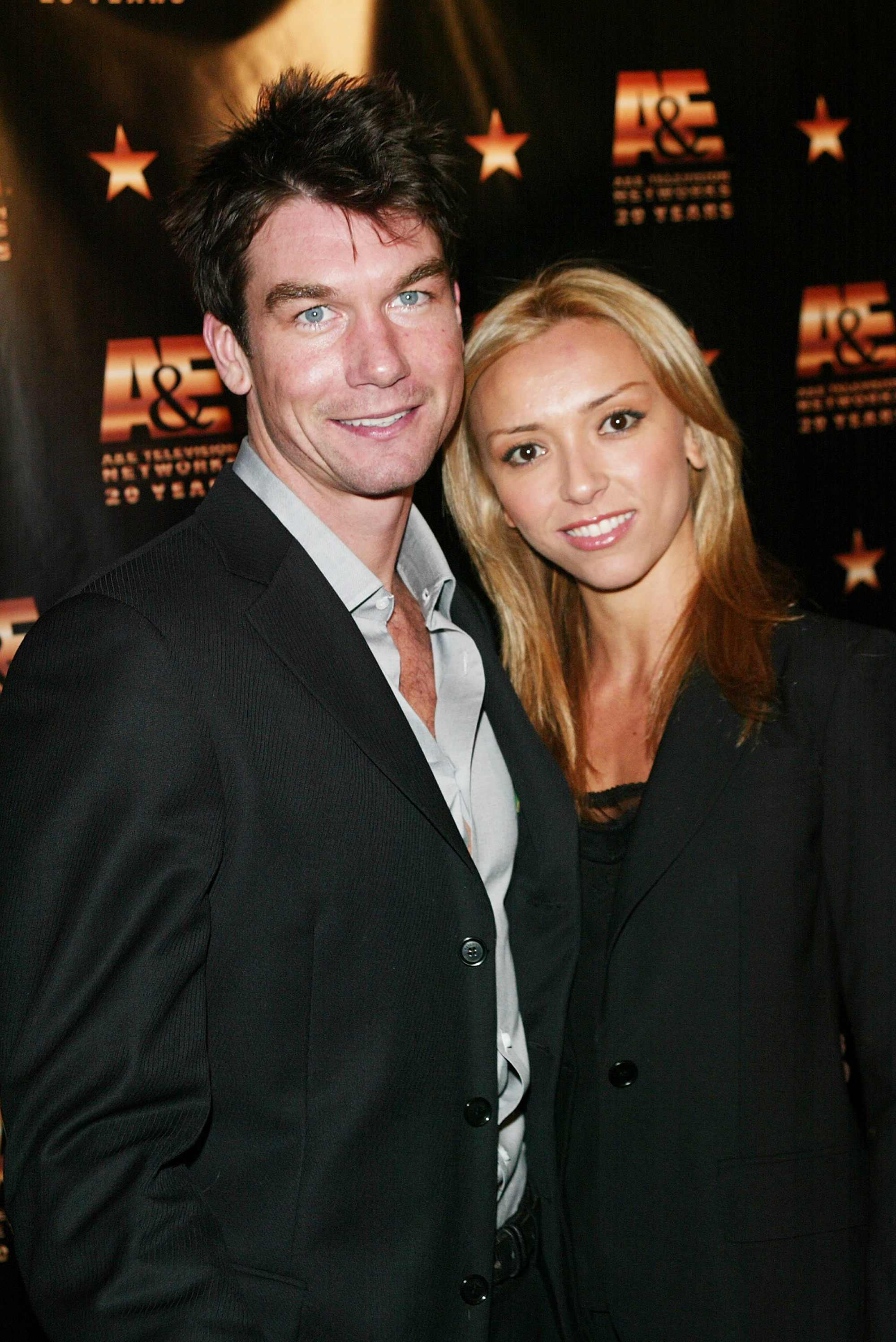 Actor Jerry O'Connell and Giuliana DePandi pose for a photo.