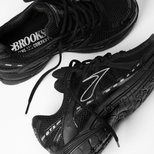 Brooks Running Adrenaline GTS 10 Black/Ebony/Silver (detail).