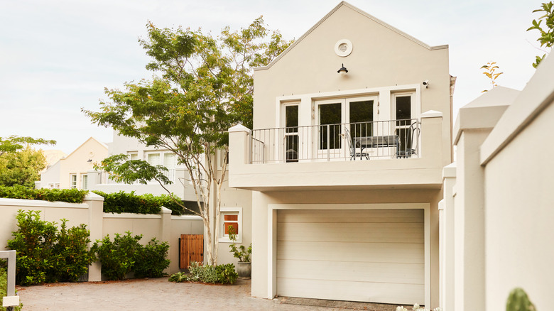 4 pro tips for keeping your garage cool in extreme summer heat