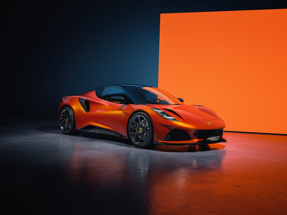 Lotus Emira 420 Sport: Photo Gallery