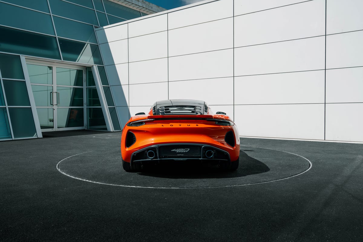 Lotus Emira 420 Sport: Photo Gallery