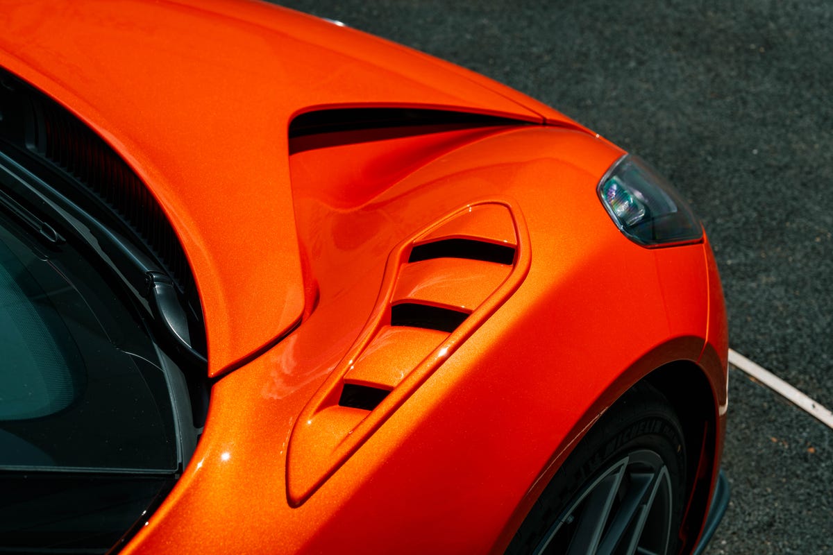 Lotus Emira 420 Sport: Photo Gallery