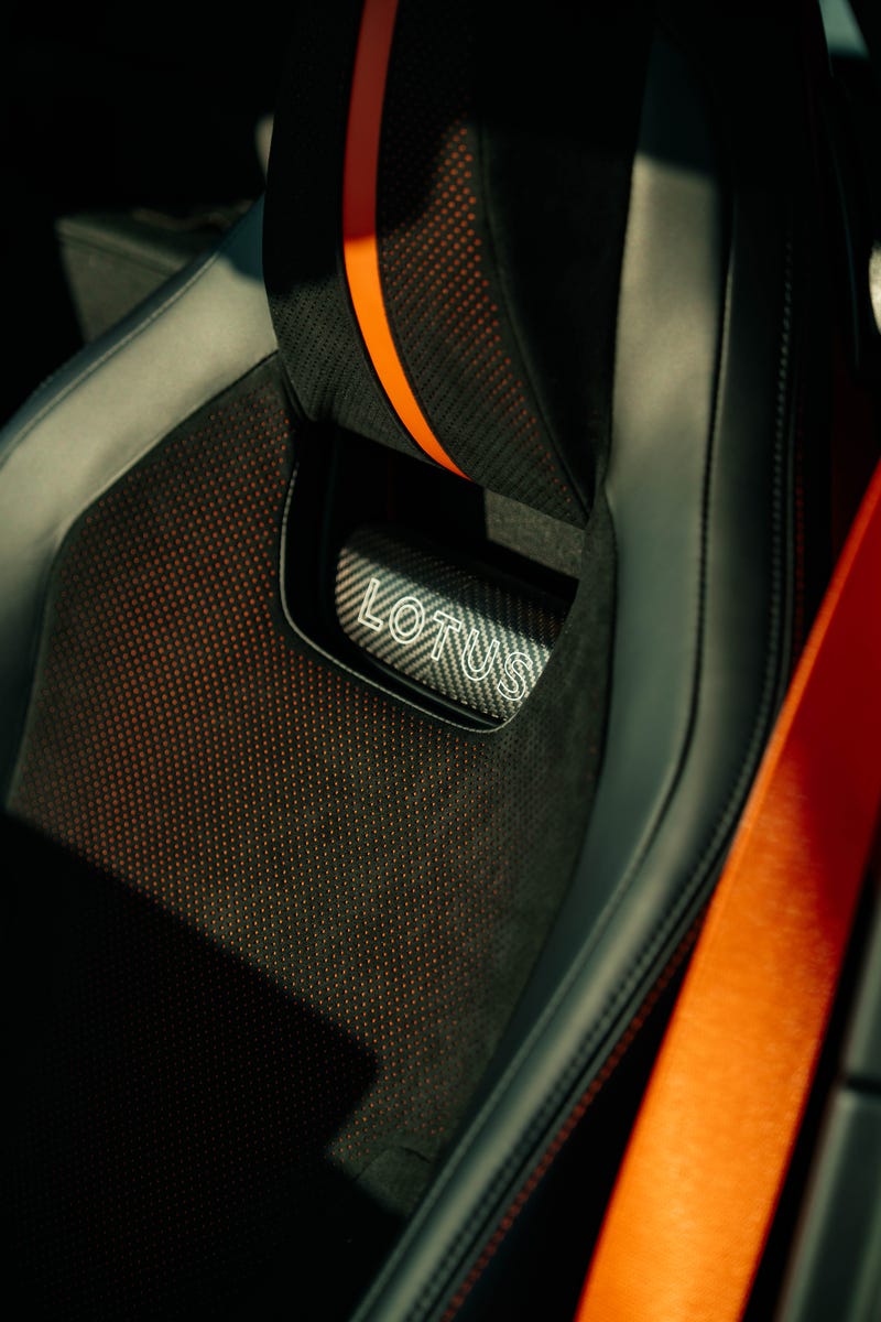 Lotus Emira 420 Sport: Photo Gallery