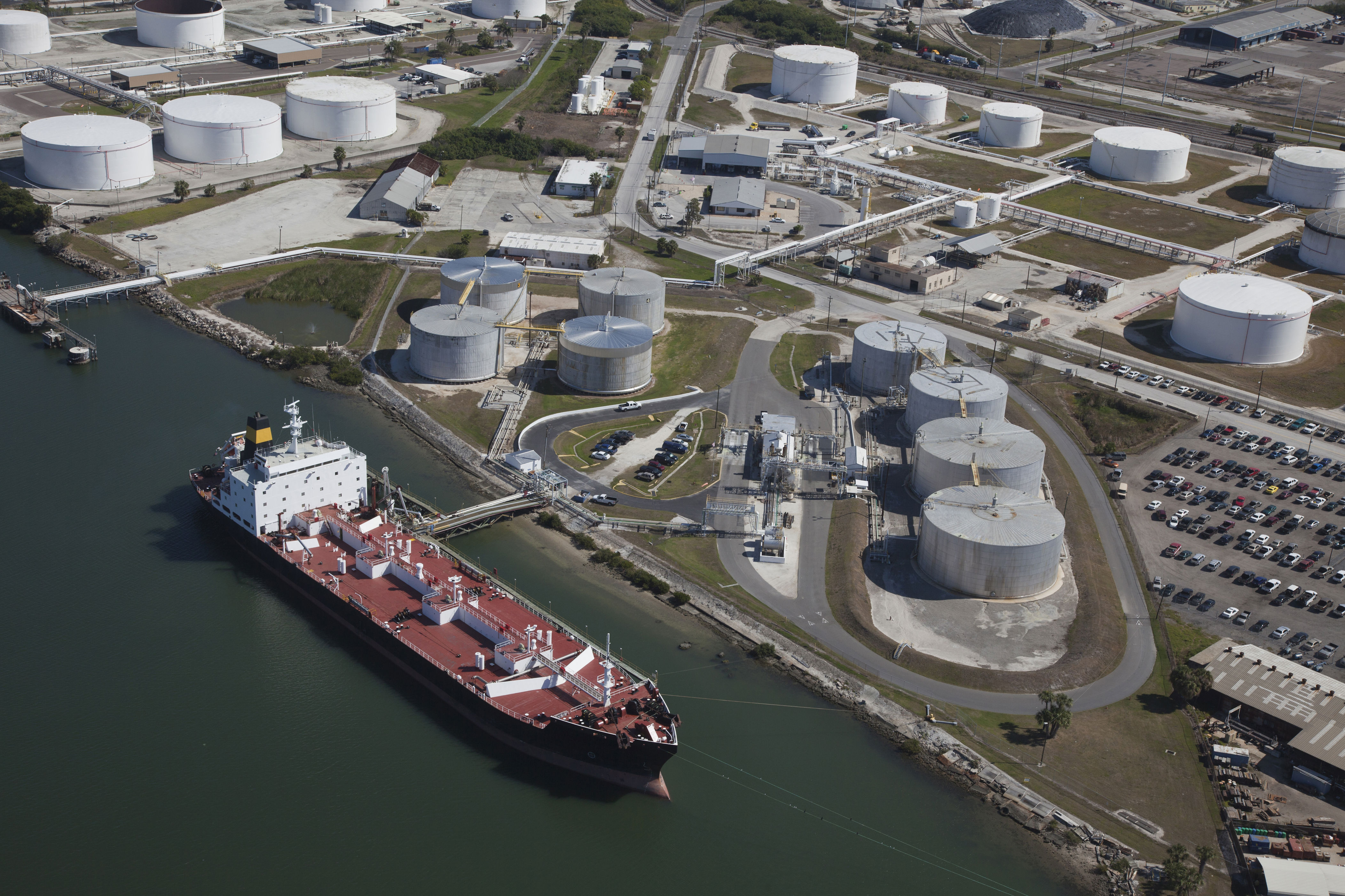 These 3 energy stocks could outpace the market in the next 12 months
