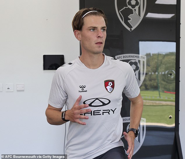 Bournemouth midfielder Alex Scott has turned down a new contract at the club