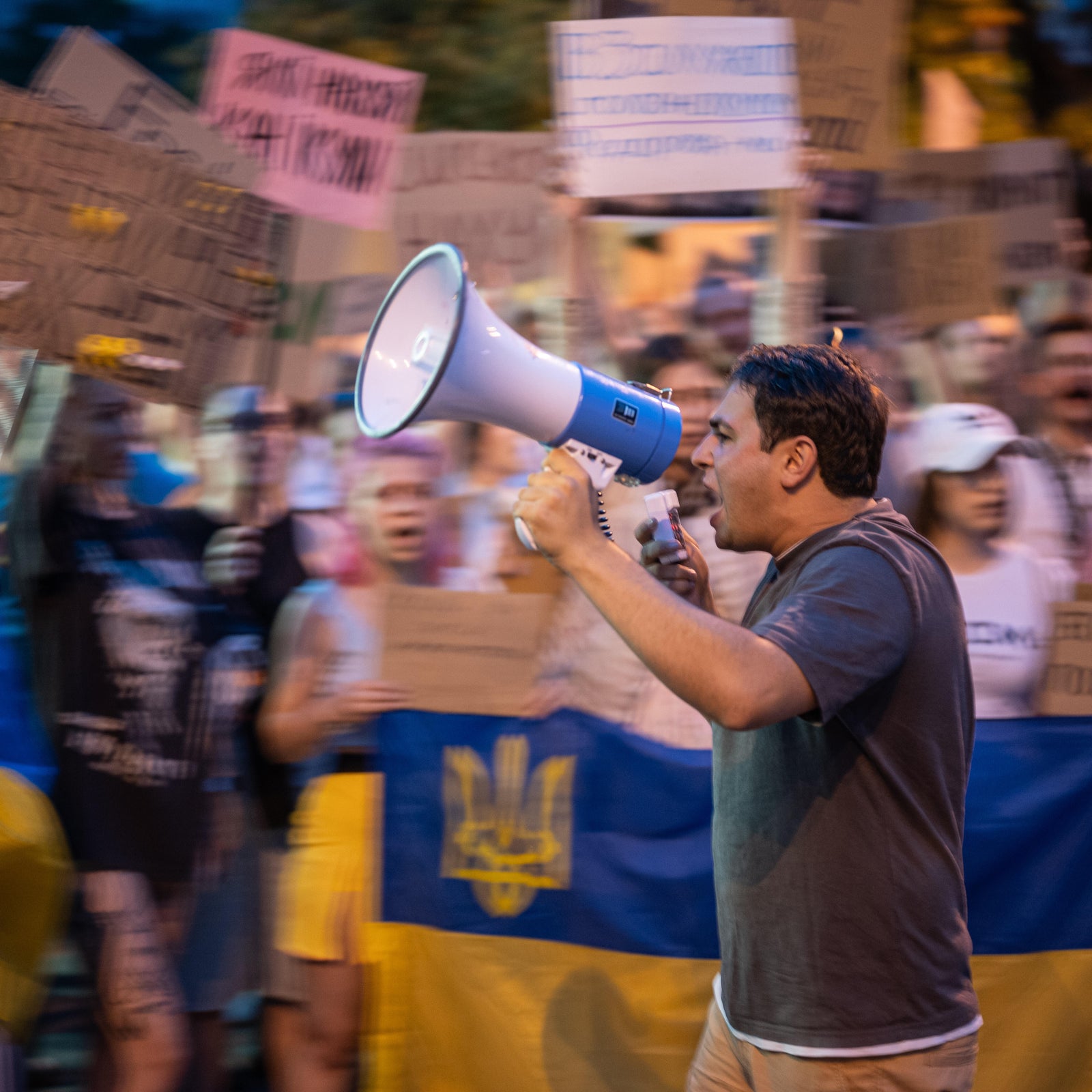 Zelenskyy replaces Ukraine's top general after days of protests
