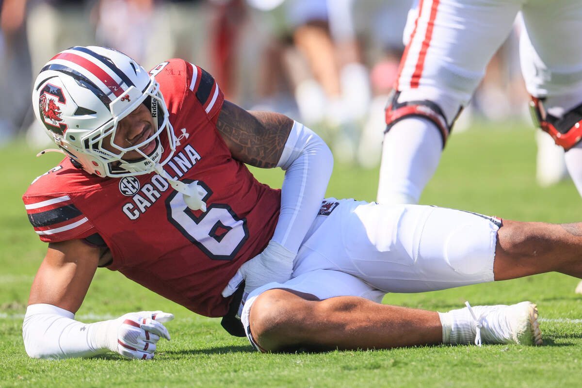 Shane Beamer gives latest injury update on Dylan Stewart, Jacarrius Peak