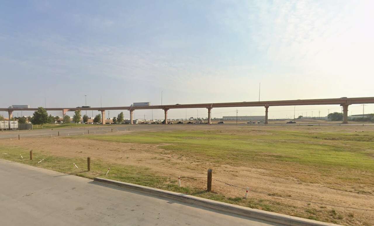 New truck stop and convenience store coming to Mines Road near Loop 20