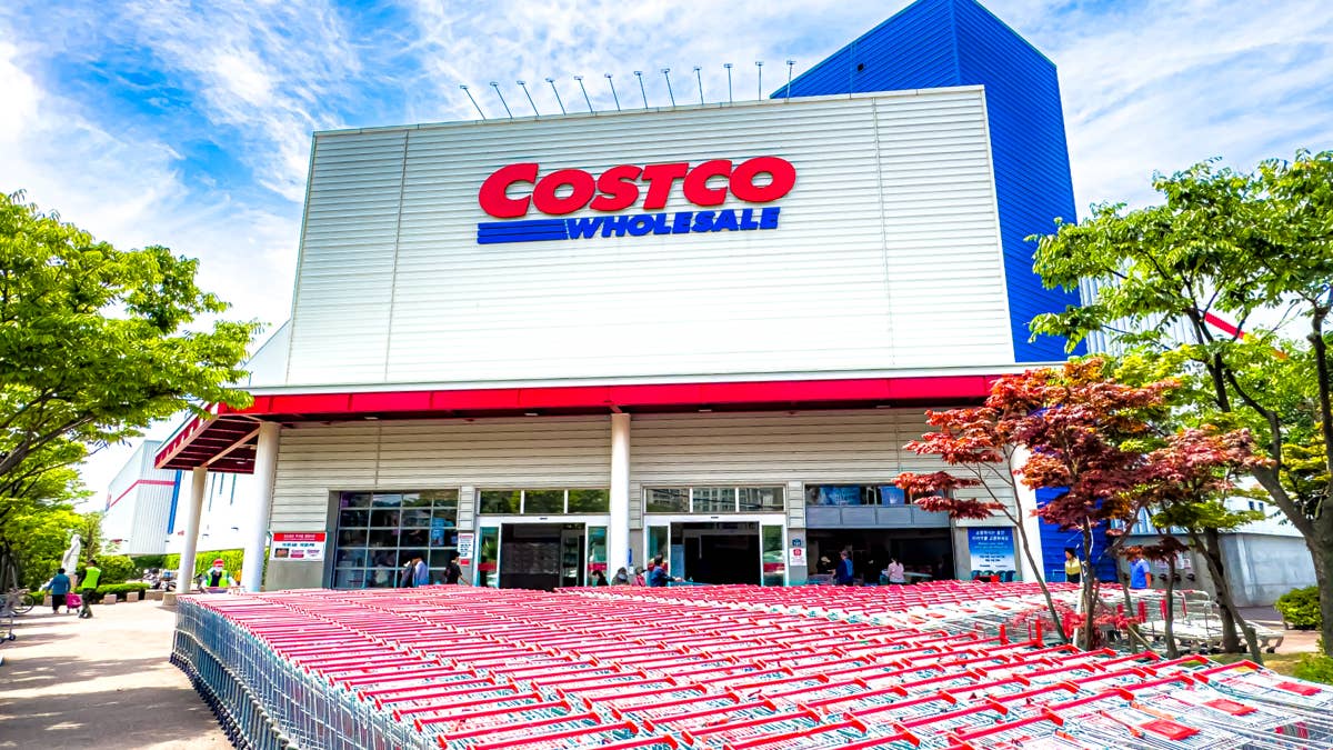 Costco brings back Pyrex 8-piece fluted mixing bowl set at a lower price
