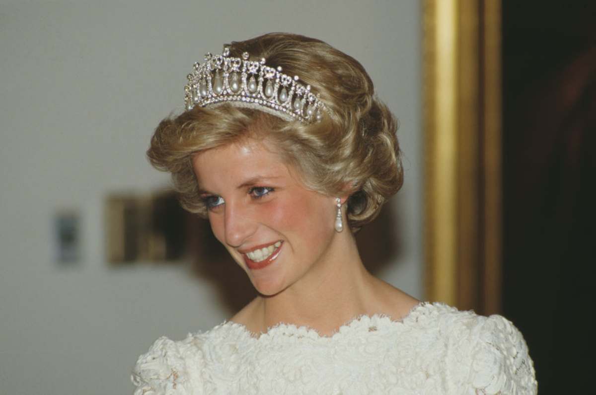 Princess Diana attends a dinner at the British Embassy in Washington.