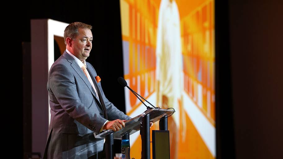 Tennessee Football Coach Josh Heupel Drops Key Quarterback Battle Details