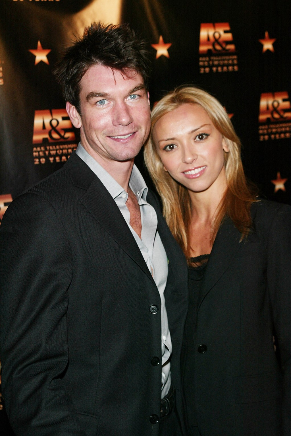 Actor Jerry O'Connell and Giuliana DePandi pose for a photo.
