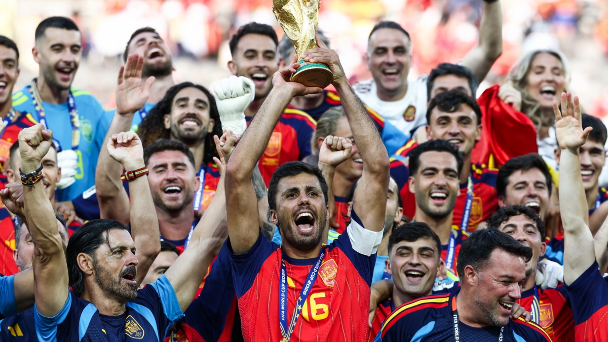 All-out war for Rodri! Three European giants battle for the summer’s blockbuster signing
