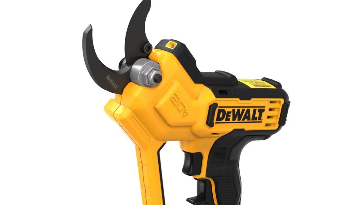 the-dewalt-20v-cordless-pruner