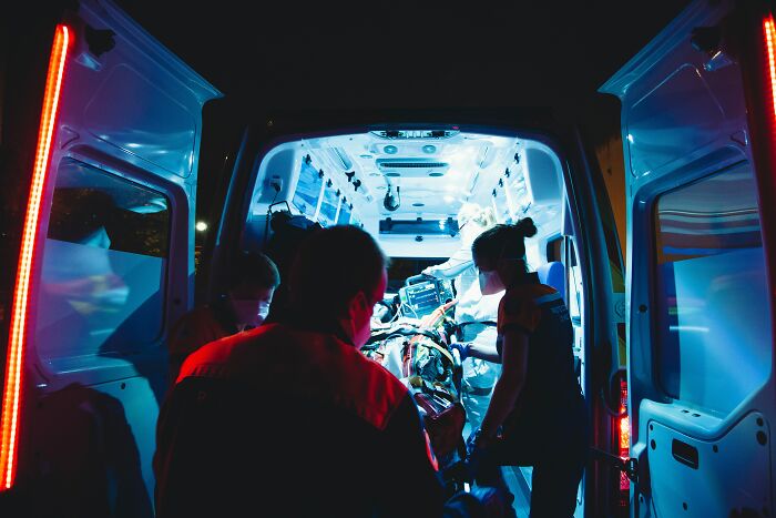 40 Practical Safety Tips People Learned From Real Experiences