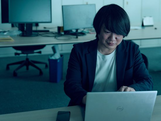 「2週間かかる仕事が1時間で終了」社外AIで資料を作成…あえて“ダサく修正”してバレずに乗り切った42歳会社員の告白