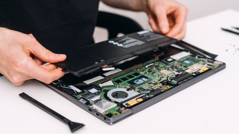 Can you replace your laptop battery at home? Why it's not so easy anymore