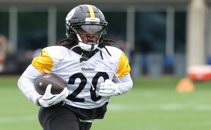 Steelers have fascinating risk to take with polarizing 2nd-year RB Kaleb Johnson