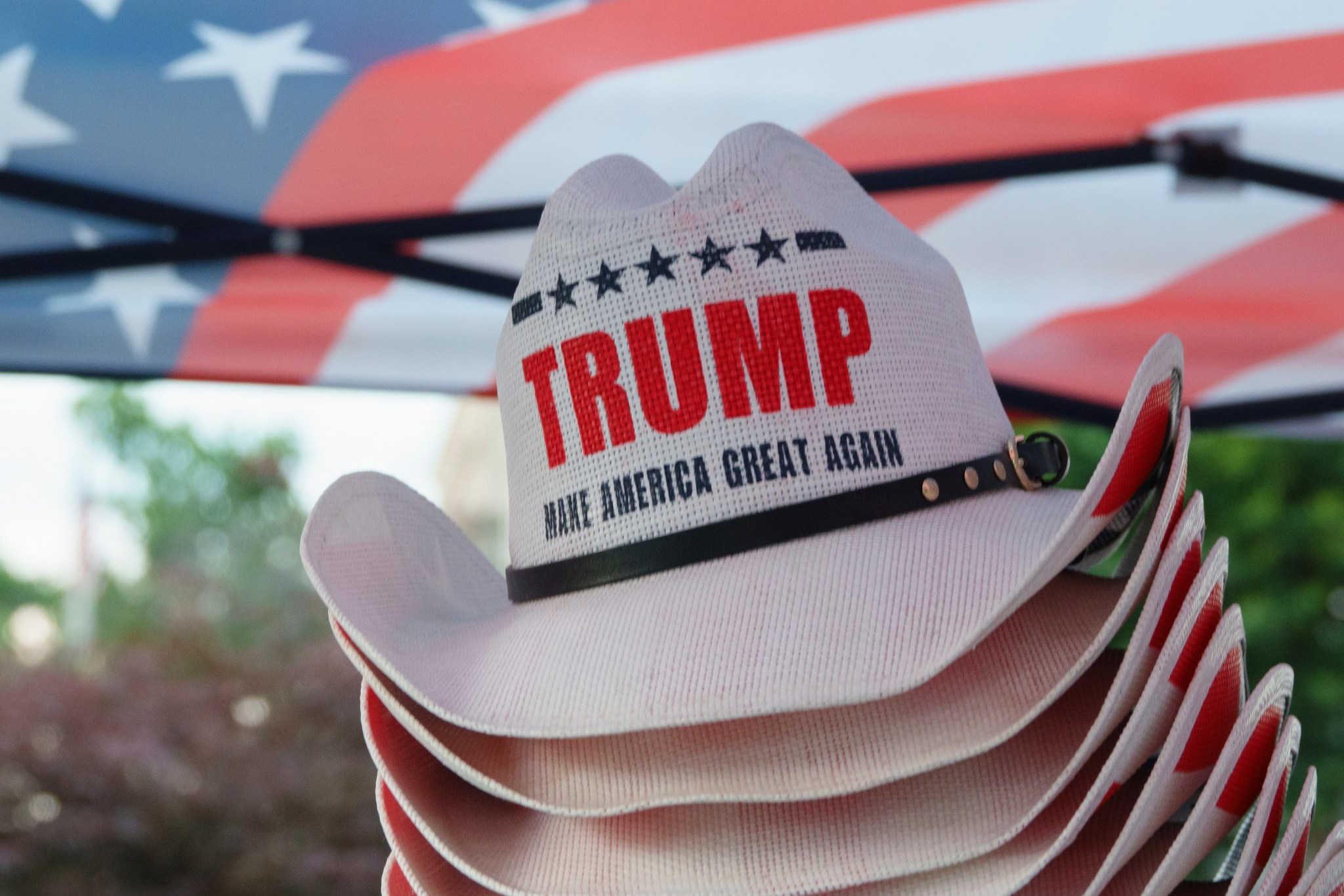 MAGA's war chest soars ahead of midterms: How it compares to Democrats