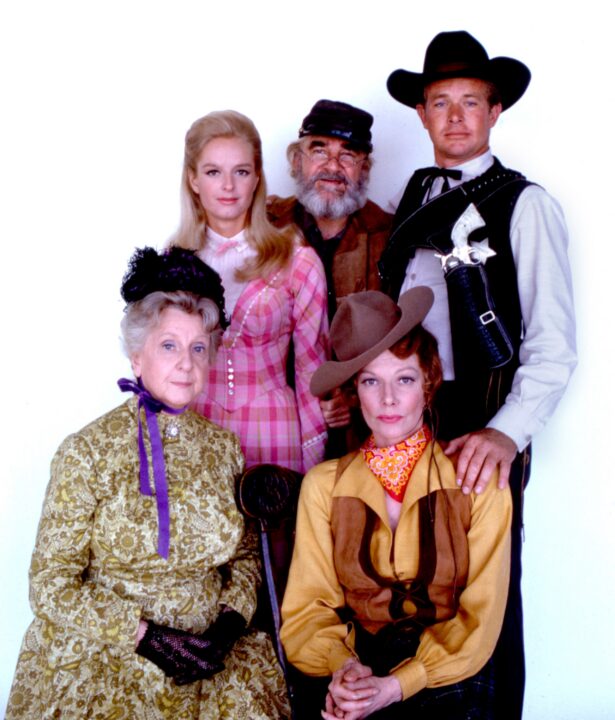 PISTOLS 'N' PETTICOATS, Clockwise from bottom right: Ann Sheridan, Ruth McDevitt, Carole Wells, Douglas V. Fowley, Gary Vinson, 1966-67
