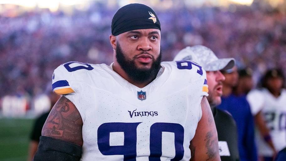 Minnesota Vikings defensive lineman Jonathan Bullard (90) against the Los Angeles Rams during an NFC wild card game.