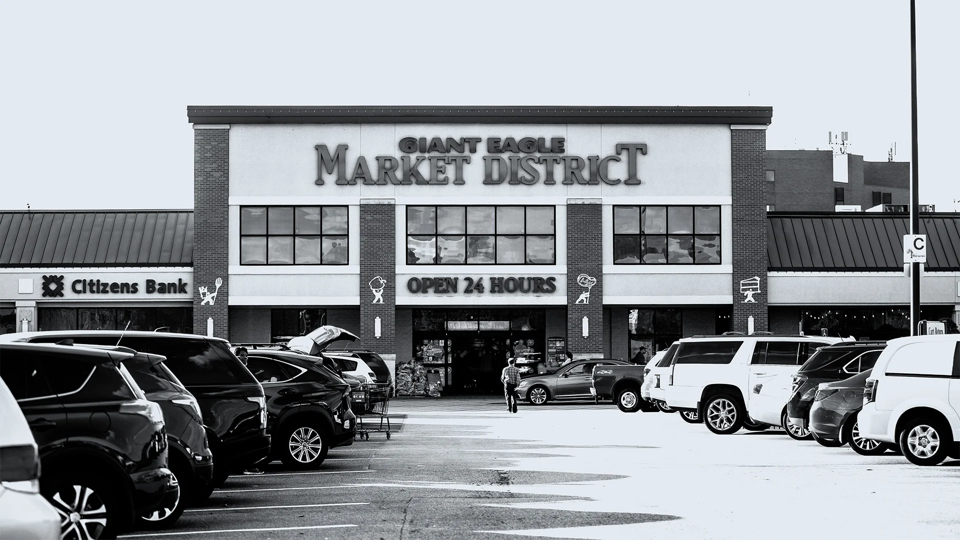 Giant Eagle is slashing prices on 300 items. Experts say it’s about more than saving shoppers money