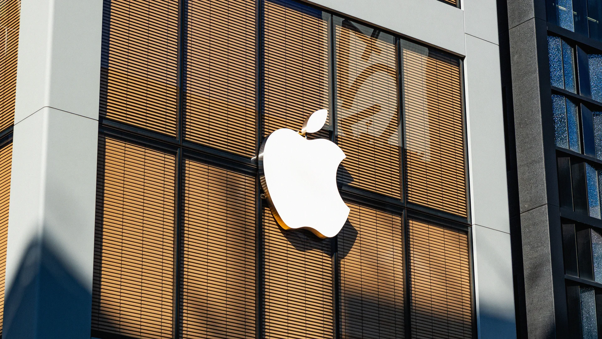 Apple’s fight with OpenAI reveals a risk every leader should take seriously