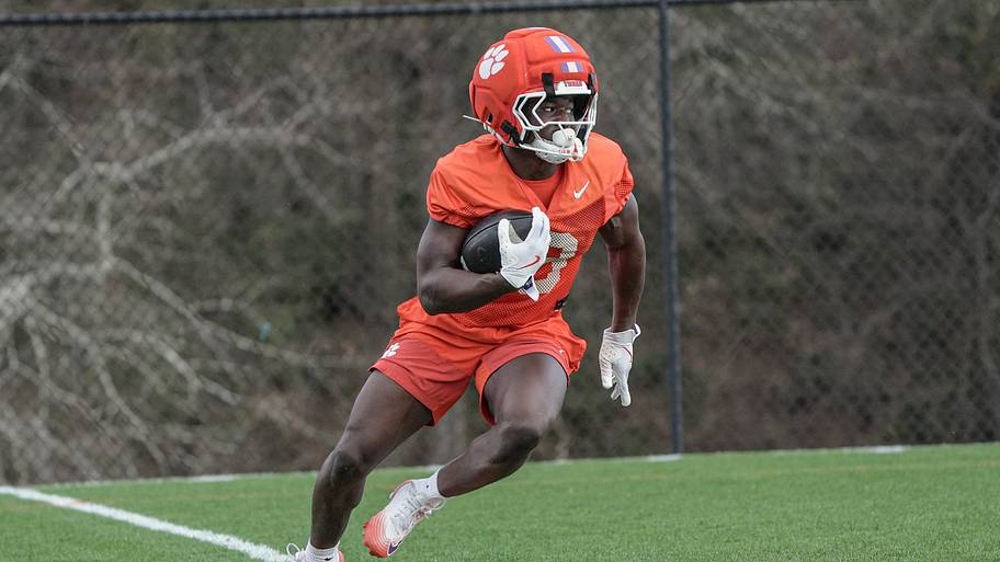 Clemson running back Gideon Davidson (8) during the first Spring football practice open to media.
