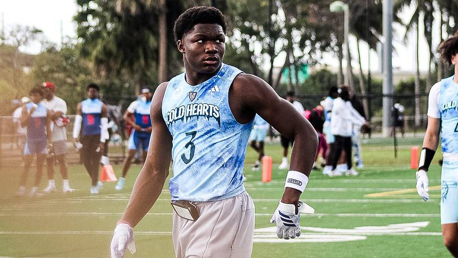 Update emerges on college football’s No. 1 WR recruit amid major flip rumors