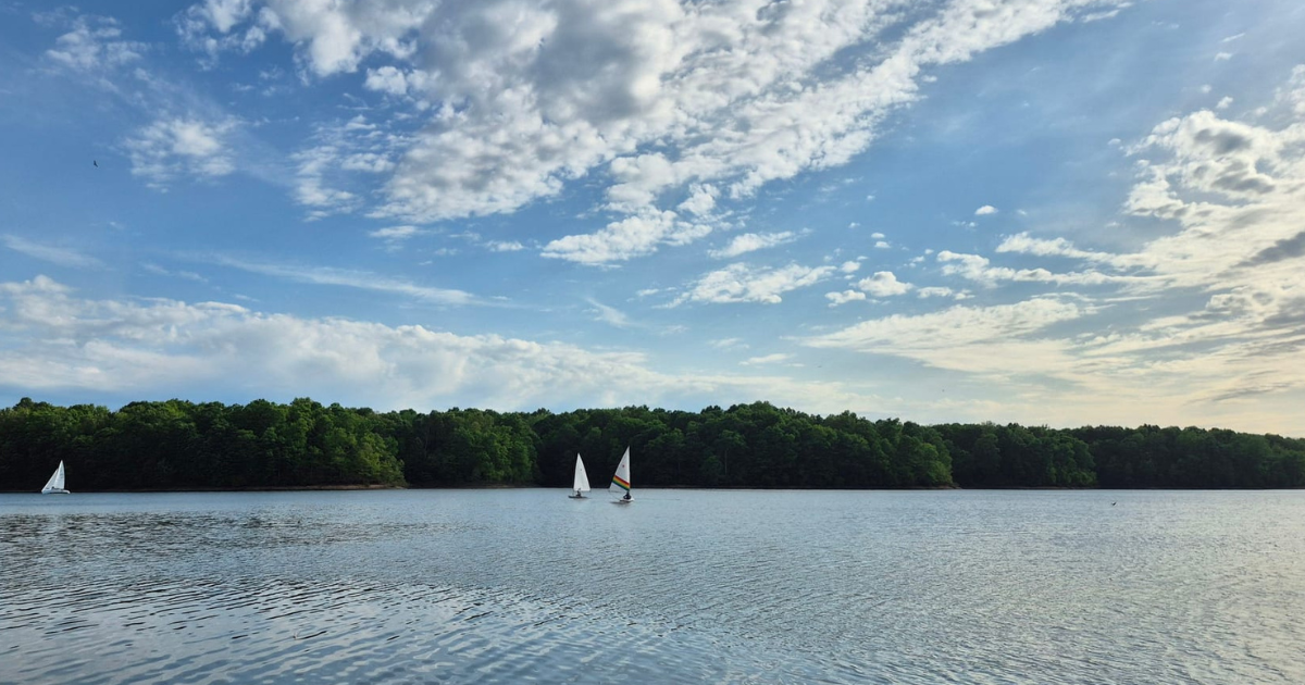 This hidden lake might be the prettiest spot in Missouri