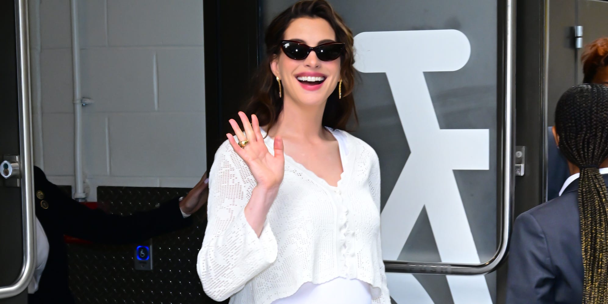 Anne Hathaway can't stop wearing these Amazon kitten heels
