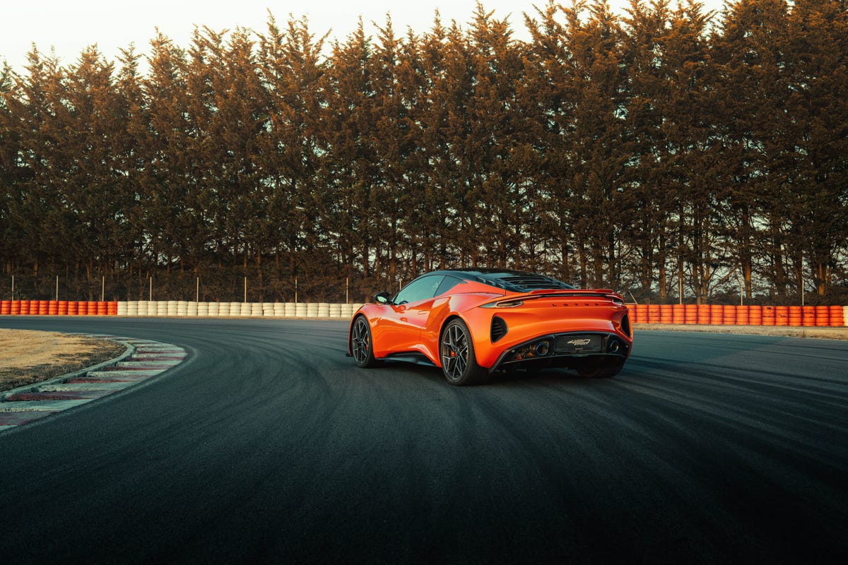 Lotus Emira 420 Sport: Photo Gallery