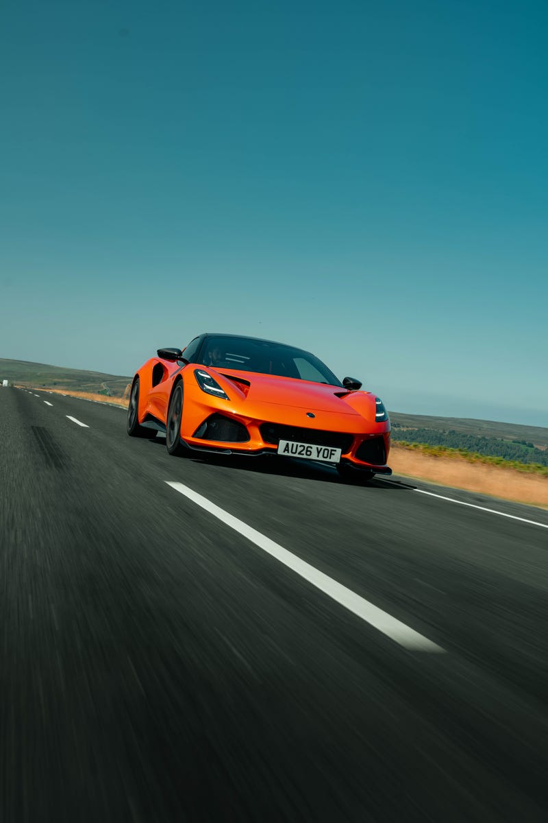 Lotus Emira 420 Sport: Photo Gallery