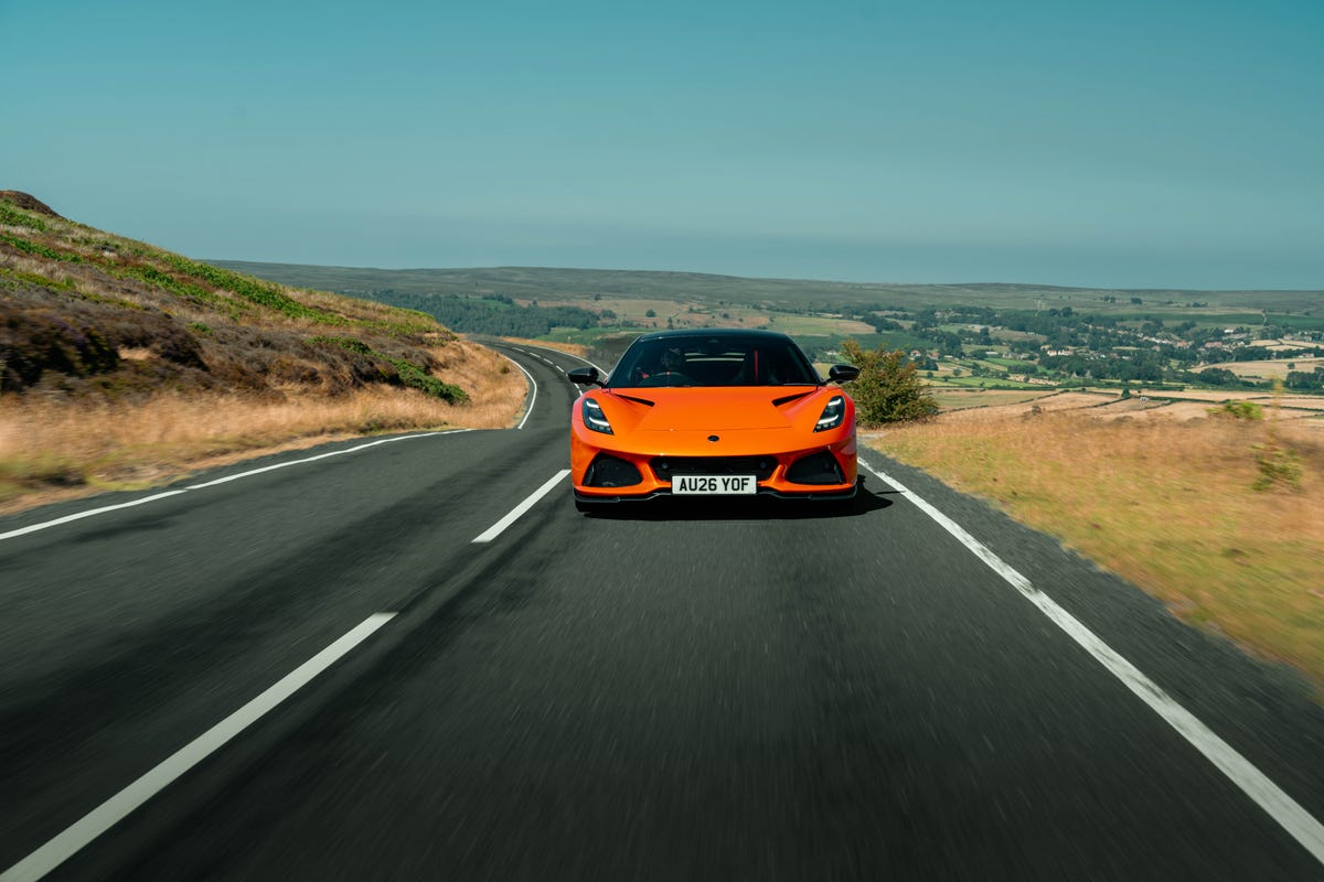 Lotus Emira 420 Sport: Photo Gallery