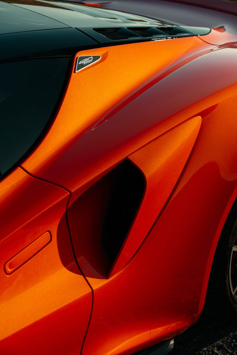 Lotus Emira 420 Sport: Photo Gallery