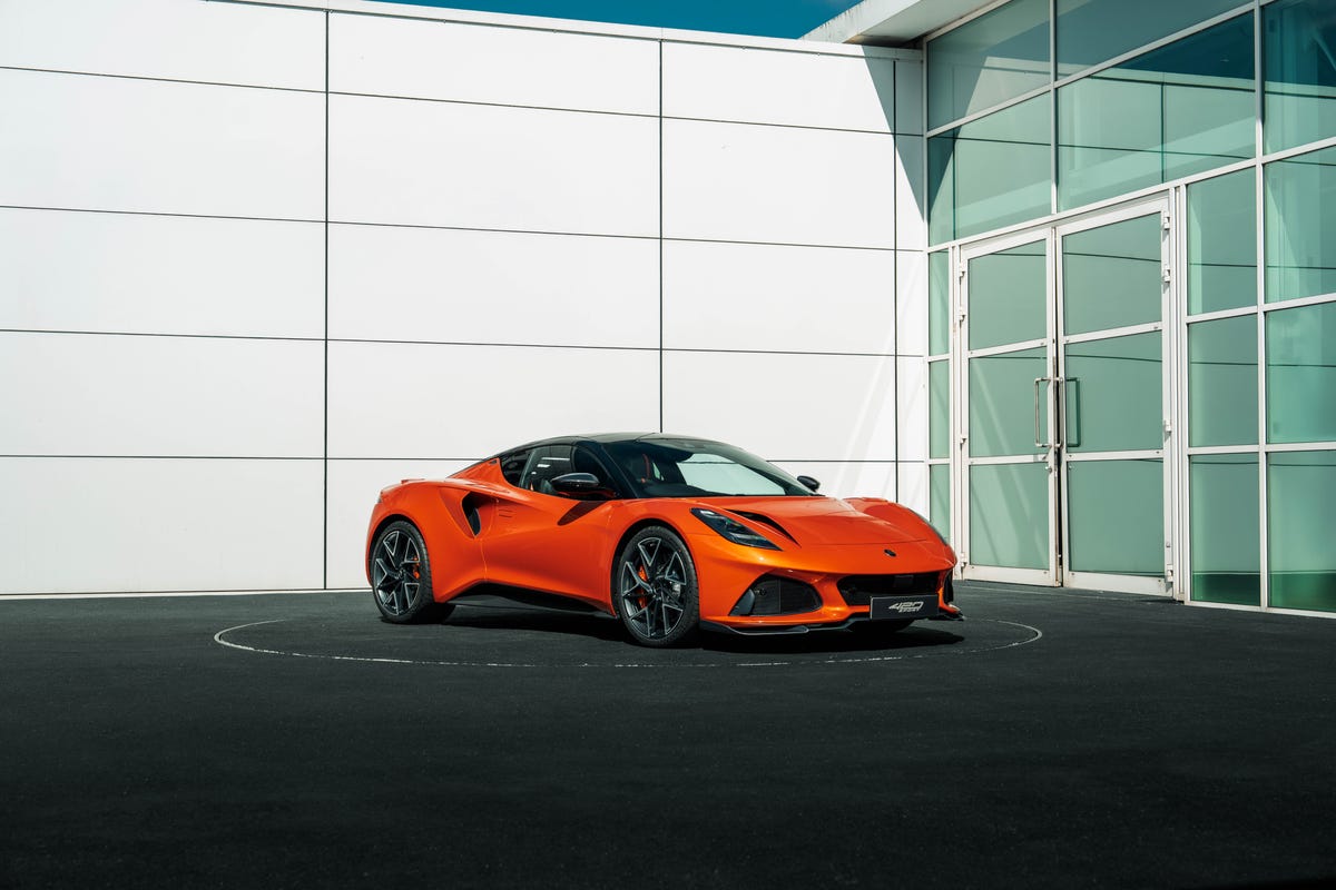 Lotus Emira 420 Sport: Photo Gallery