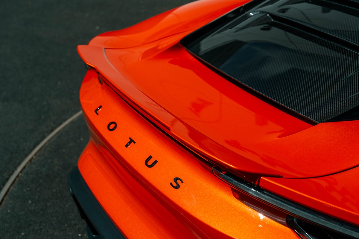 Lotus Emira 420 Sport: Photo Gallery