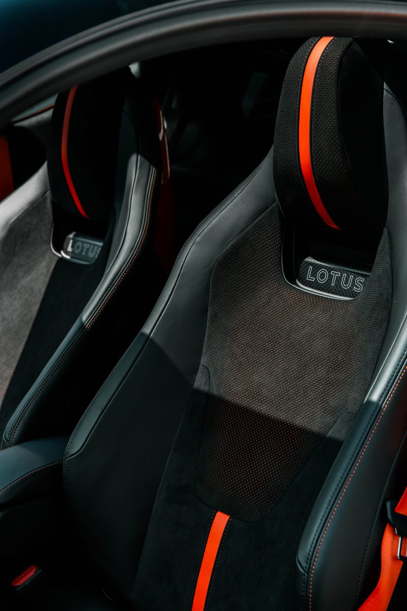 Lotus Emira 420 Sport: Photo Gallery