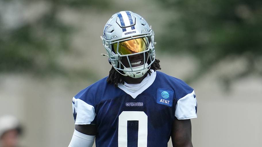 Dallas Cowboys linebacker DeMarvion Overshown (0) goes through a drill during practice at the Ford Center.